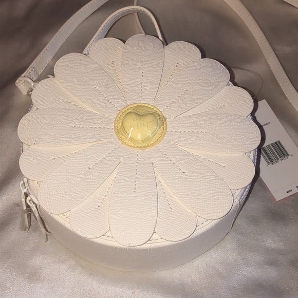 Betsey Johnson White Multi Round Kitsch  Daisy Flower Crossbody Bag NWT - Picture 3 of 16